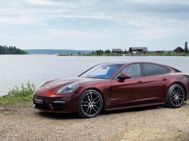slide image for gallery: 28347 | Panamera