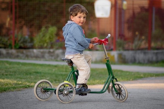 boy-riding-green-bike-1058501.jpg