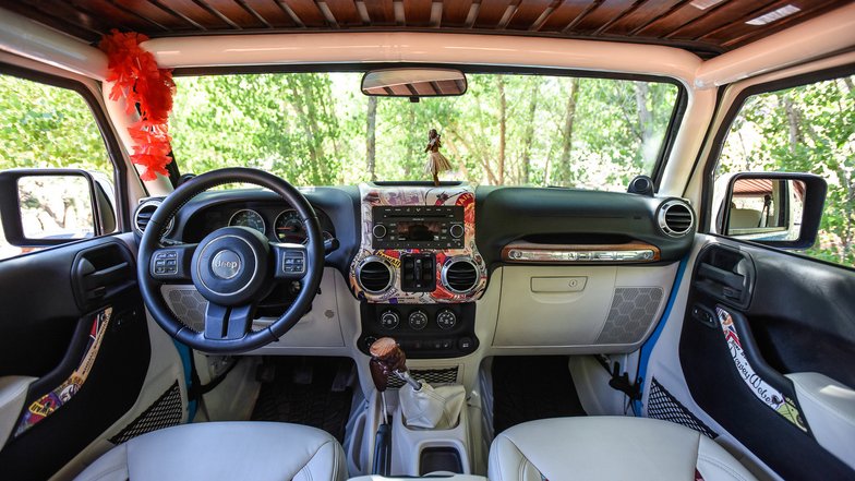 slide image for gallery: 17364 | Jeep Chief