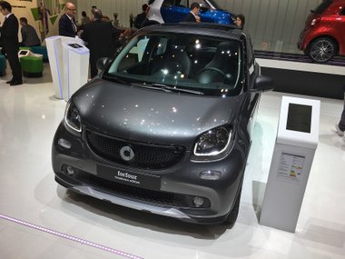 slide image for gallery: 23380 | Smart ForFour Crosstown