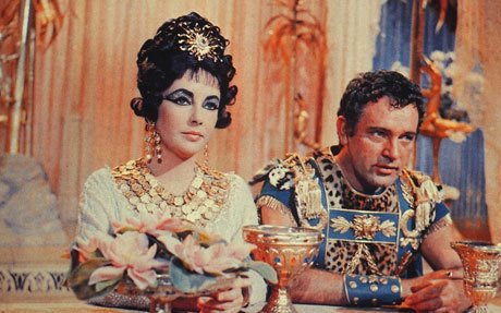 Элизабет Тейлор и Ричард Бертон в фильме «Клеопатра», 1963 год