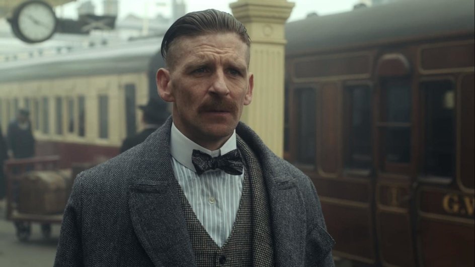 Пол Андерсон в сериале «Острые козырьки» Пол Андерсон в сериале «Острые козырьки»