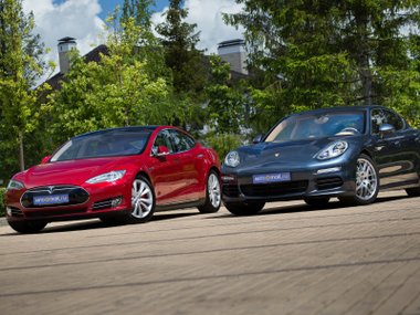 slide image for gallery: 15593 | Tesla Model S против Porsche Panamera S E-Hybrid