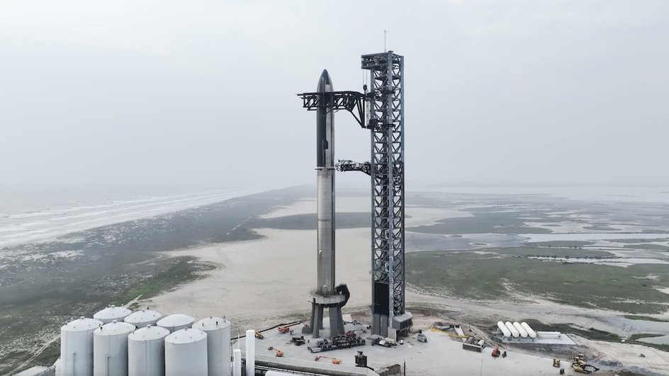 Космическая система Starship на космодроме Starbase в Техасе