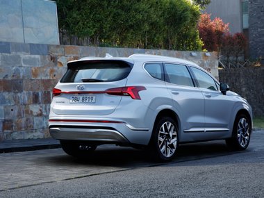 slide image for gallery: 26078 | Hyundai Santa Fe