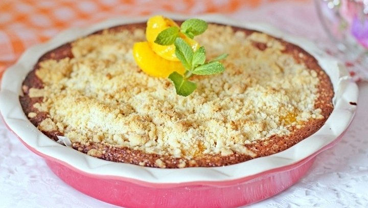 Рецепт: Пирог с консервированными персиками - С добавлением сиропа в тесто