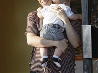 Slide image for gallery: 2925 | Комментарий lady.mai.ru: Шакира вместе со своим сыном Миланом