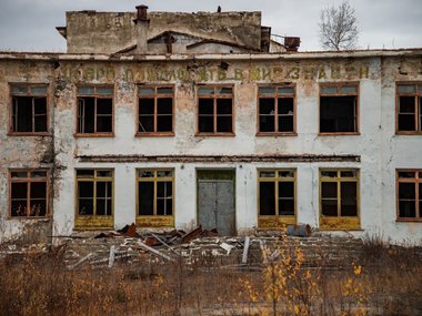 Заброшенная школа в Кадыкчане, Магаданская область