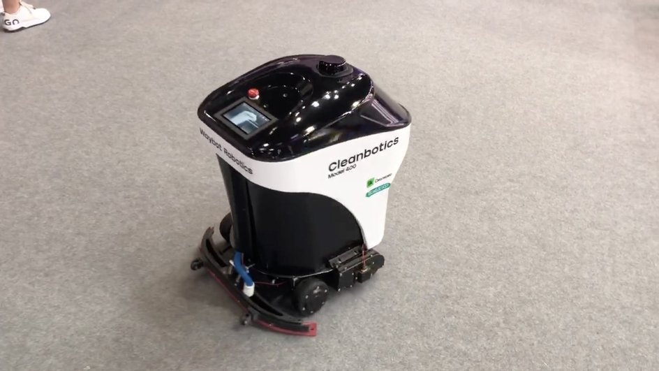Робот Cleanbotics 400 от «Вейбот Инжиниринг» на ПМЭФ 2024.