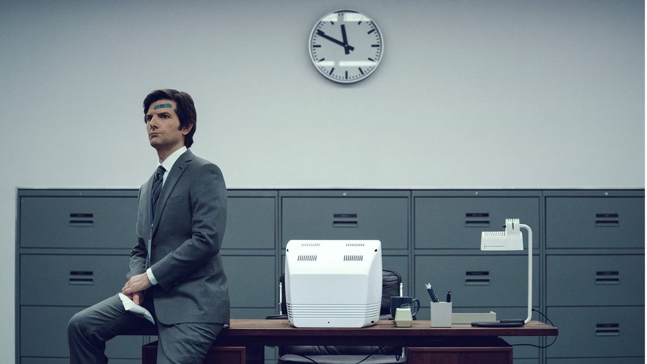Адам Скотт в сериале «Разделение» Адам Скотт в сериале «Разделение»