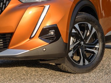 slide image for gallery: 27465 | Peugeot 2008