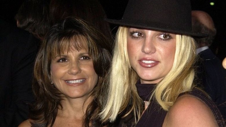 Бритни Спирс со своей матерью Линн в 2002 году. Источник: Getty Images