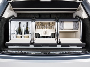 slide image for gallery: 17727 | Bentley Bentayga 3