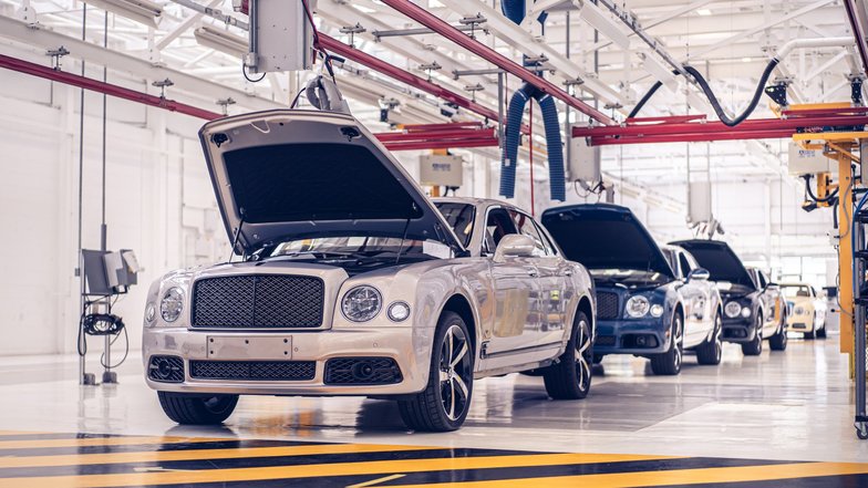 slide image for gallery: 26172 | Bentley Mulsanne Speed 6.75 Edition by Mulliner