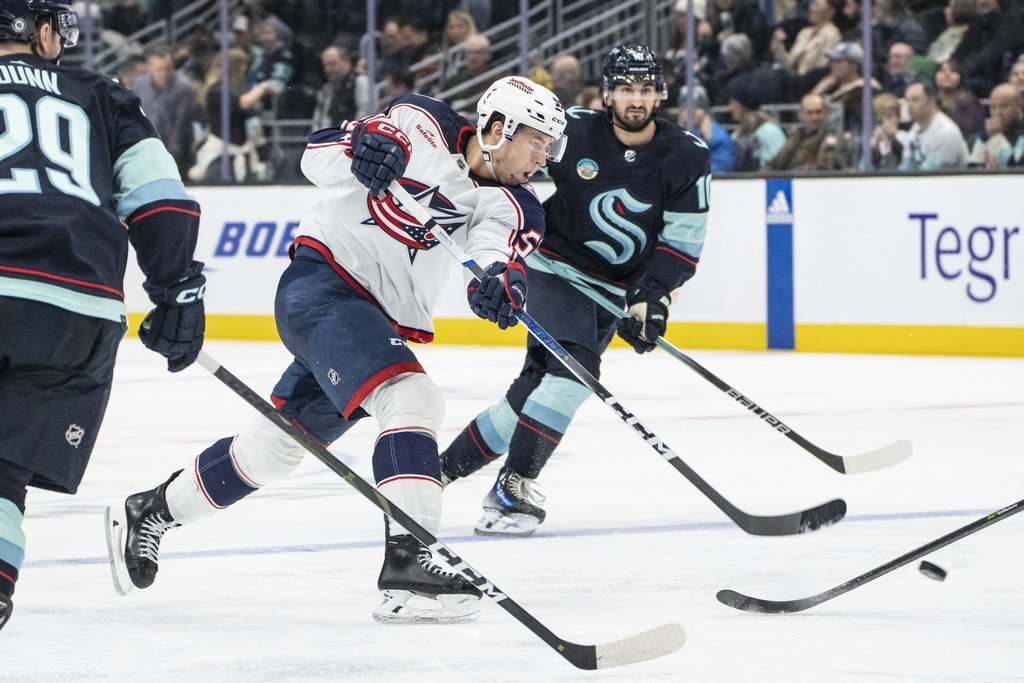 Нападающий «Коламбуса» Чинахов оформил дубль в матче НХЛ против «Сиэтла»
