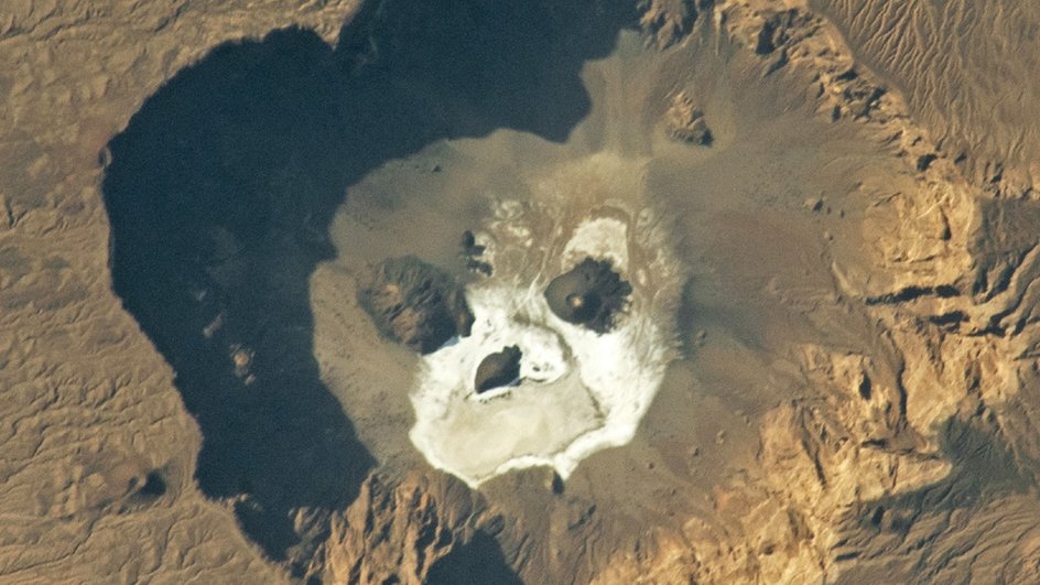 Космонавт поделился снимком гигантского «черепа» в Сахаре