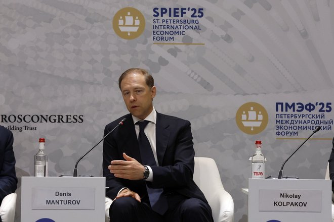 Первый вице-премьер РФ Денис Мантуров на ПМЭФ-2025