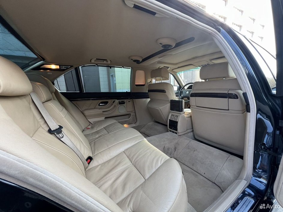 Редкую BMW 7 серии c V12 продают по цене “Танка” Редкую BMW 7 серии c V12 продают по цене “Танка”