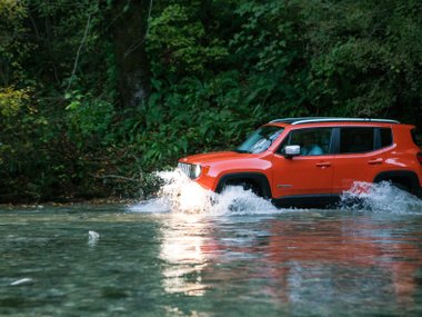 slide image for gallery: 19127 |  Jeep Renegade