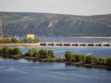 Водохранилище было образовано 1950-х годах после строительства плотины для Жигулевской ГЭС. На дне водоема находится затопленный город Ставрополь-на-Волге, который и стал прародителем современного Тольятти.