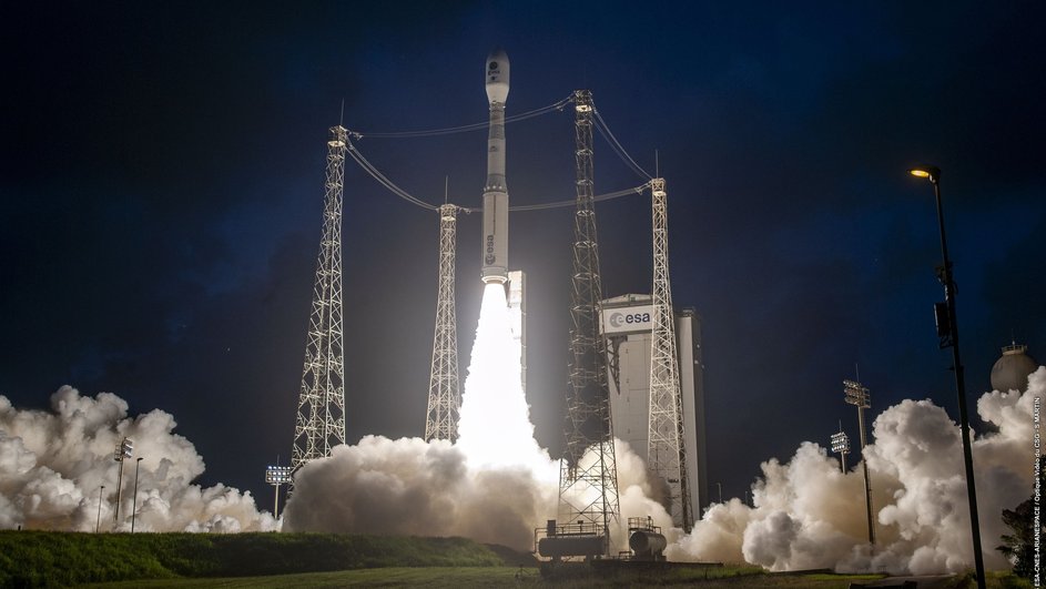 Старт ракеты Vega-C со спутником Старт ракеты Vega-C со спутником