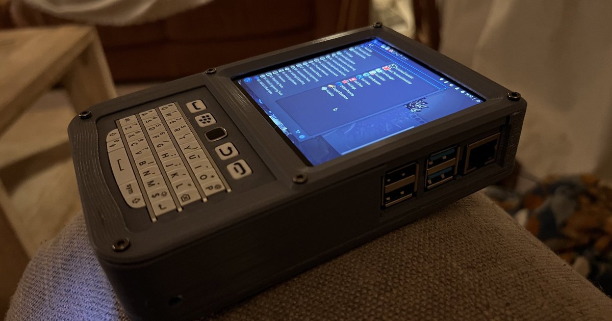 Raspberry Pi превратили в карманный ПК с экраном и клавиатурой Blackberry