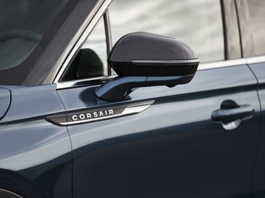 slide image for gallery: 24370 | Lincoln Corsair