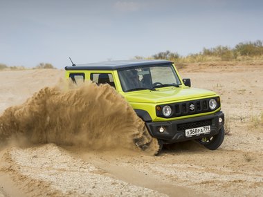 slide image for gallery: 25106 | Suzuki Jimny 4