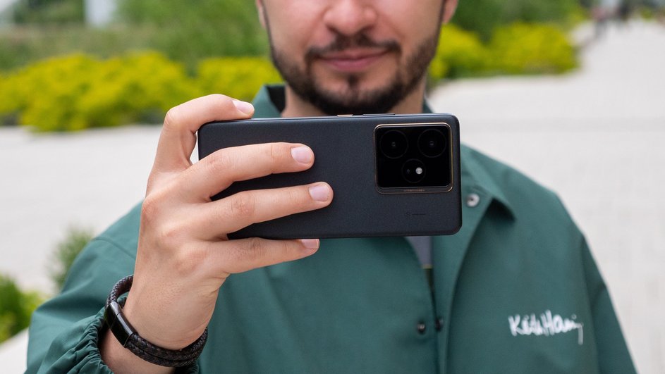 realme GT 7 задняя сторона realme GT 7 задняя сторона