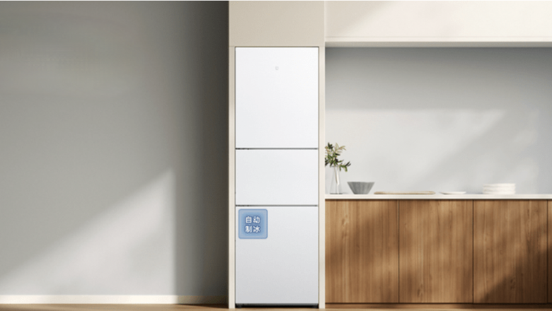 Так выглядит Mijia Triple-Door Refrigerator 303L Ice-Making Edition Pro. Фото: Xiaomi 