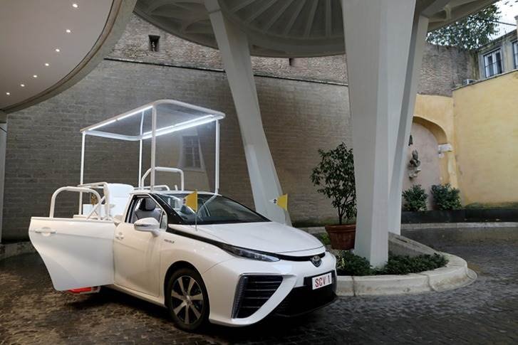 Toyota Mirai для Папы Римского Франциска Toyota Mirai для Папы Римского Франциска