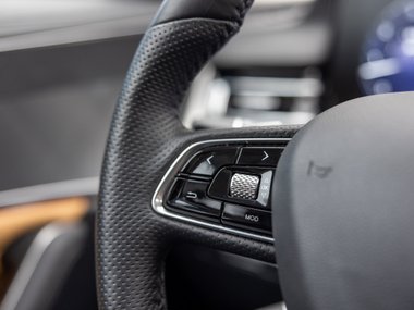 Тест-драйв Hongqi HS5 Тест-драйв Hongqi HS5