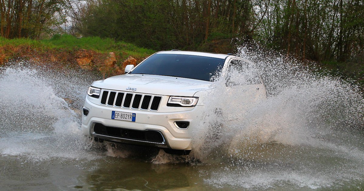 Jeep Grand Cherokee в грязи