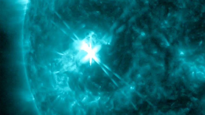 Солнечная вспышка класса X1.1 вспыхнула на Солнце 11 февраля 2023 года. Источник: space.com