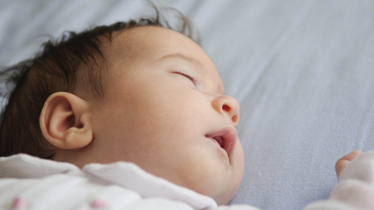 Ребенку 6 месяцев часто просыпается. Которые дети не спят ночью. Baby girl Sleep.