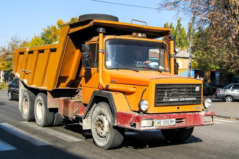 Трехосный Magirus-Deutz 290. Такие грузовики долго работали и после распада СССР