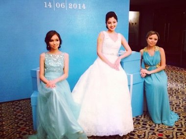 Slide image for gallery: 4037 | Комментарий «Леди Mail.Ru»: Алия с подружками невесты