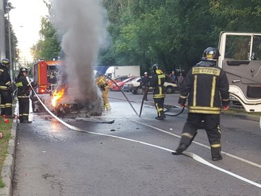 Какие машины чаще всего возгораются. Смотреть фото Какие машины чаще всего возгораются. Смотреть картинку Какие машины чаще всего возгораются. Картинка про Какие машины чаще всего возгораются. Фото Какие машины чаще всего возгораются