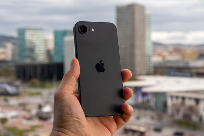 iPhone 16e iPhone 16e