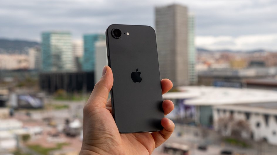 iPhone 16e
