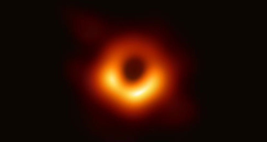 Первое в истории изображение черной дыры