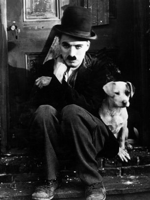 Slide image for gallery: 11027 | Чарли Чаплин. Легенда немого кино ко всему относился с юмором: тема смерти не стала исключением.