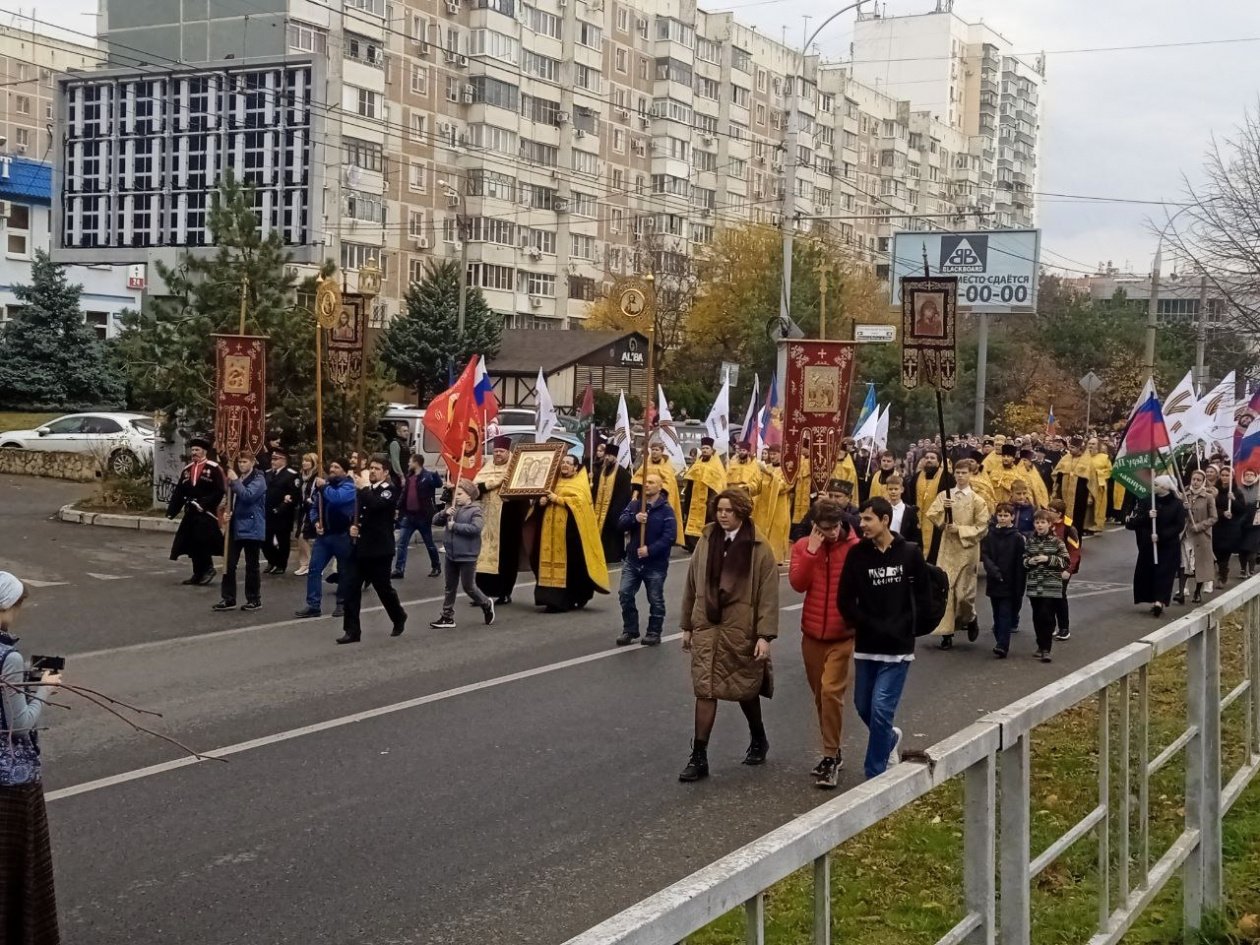 В Краснодаре прошел крестный ход в поддержку военнослужащих России в СВО -  Новости Mail.ru