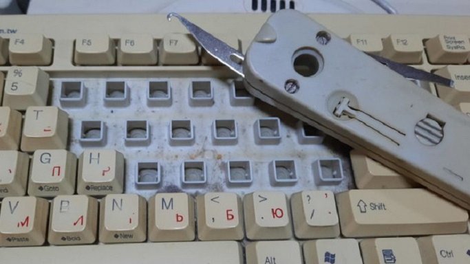 Самый удобный инструмент для разбора -- старый пробойник для витой пары с крючком Самый удобный инструмент для разбора -- старый пробойник для витой пары с крючком