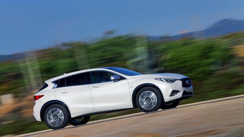 slide image for gallery: 19053 | Infiniti Q30 Premium