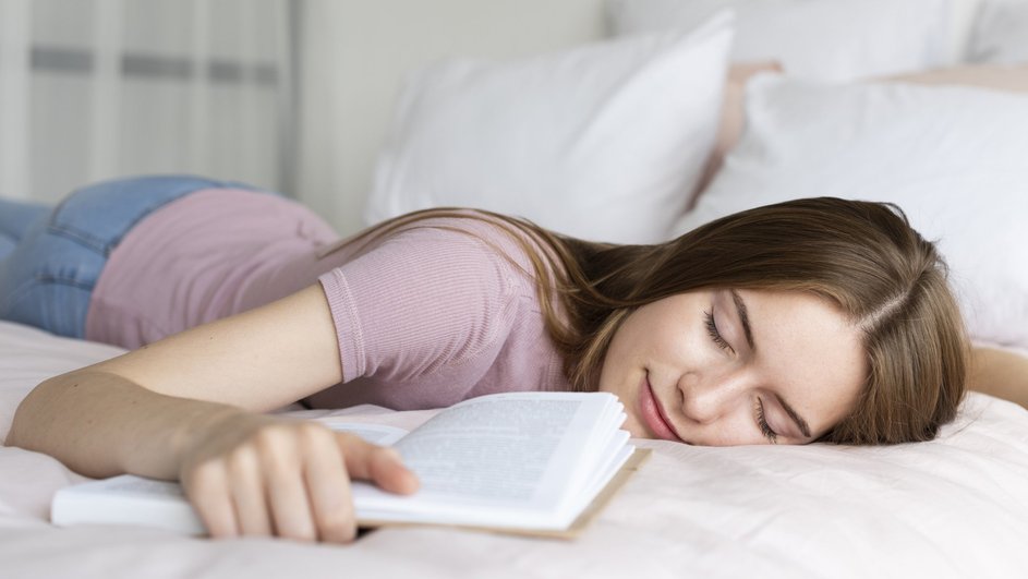 Девушка с книгой Девушка с книгой