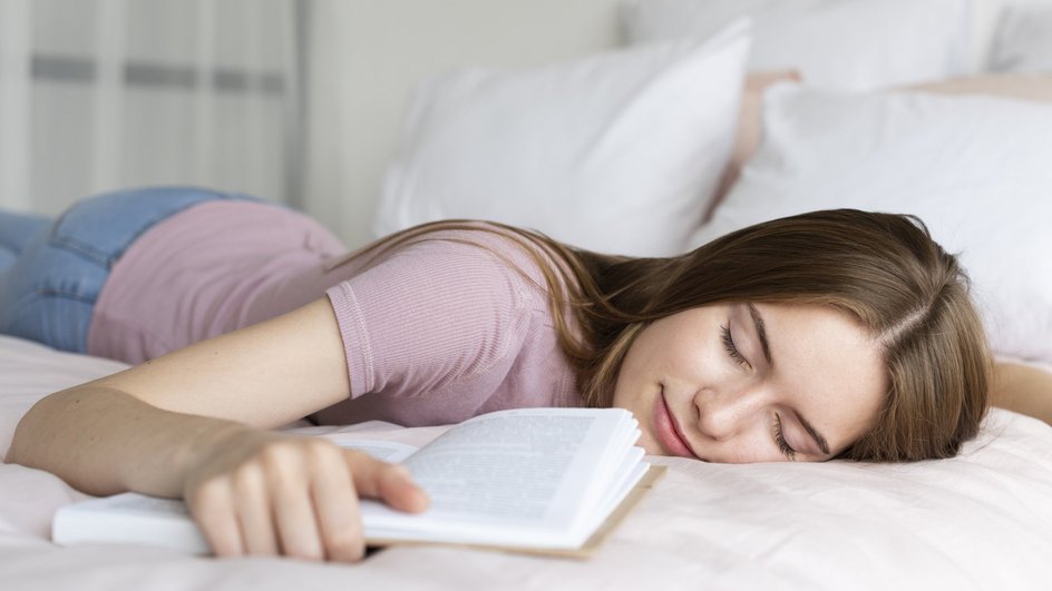 Девушка с книгой Девушка с книгой