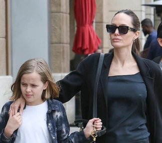 Анджелина Джоли в Лос-Анджелесе в детьми