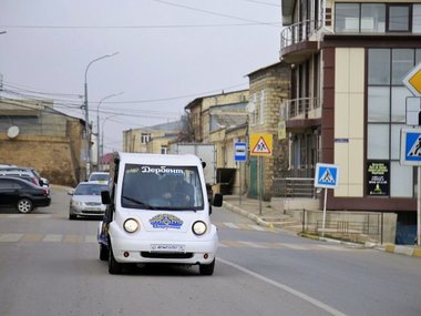 slide image for gallery: 25429 | В Дербент привезли электромобиль