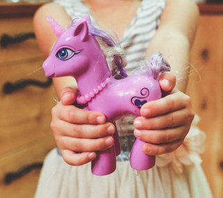 6 игрушек, которые не надо давать ребенку в детский сад